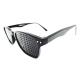 Foto chica del modelo 8007 - Visiontrainer: Lentes reticulares, estenopeicos, anteojos, ejercicios visuales.